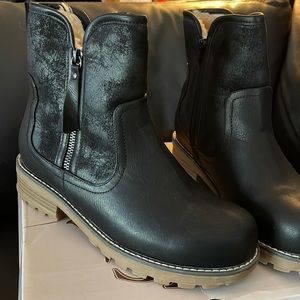 Black Lined Zipper Bootie Size 8